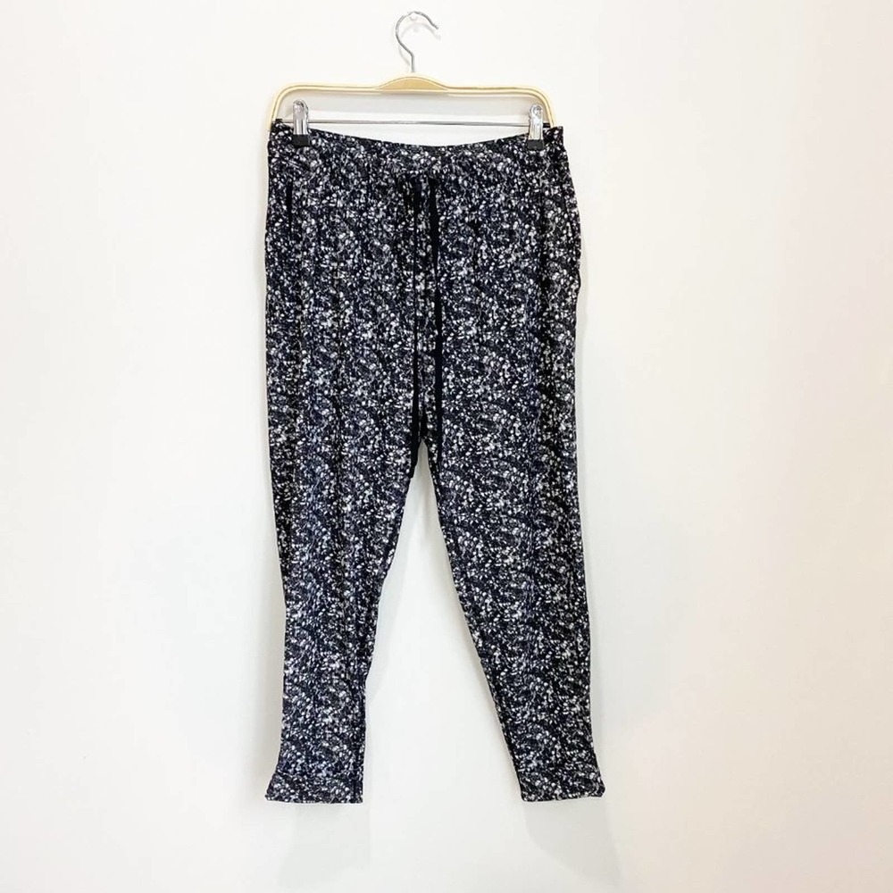 Lululemon Men's Black & White Joggers Size Small